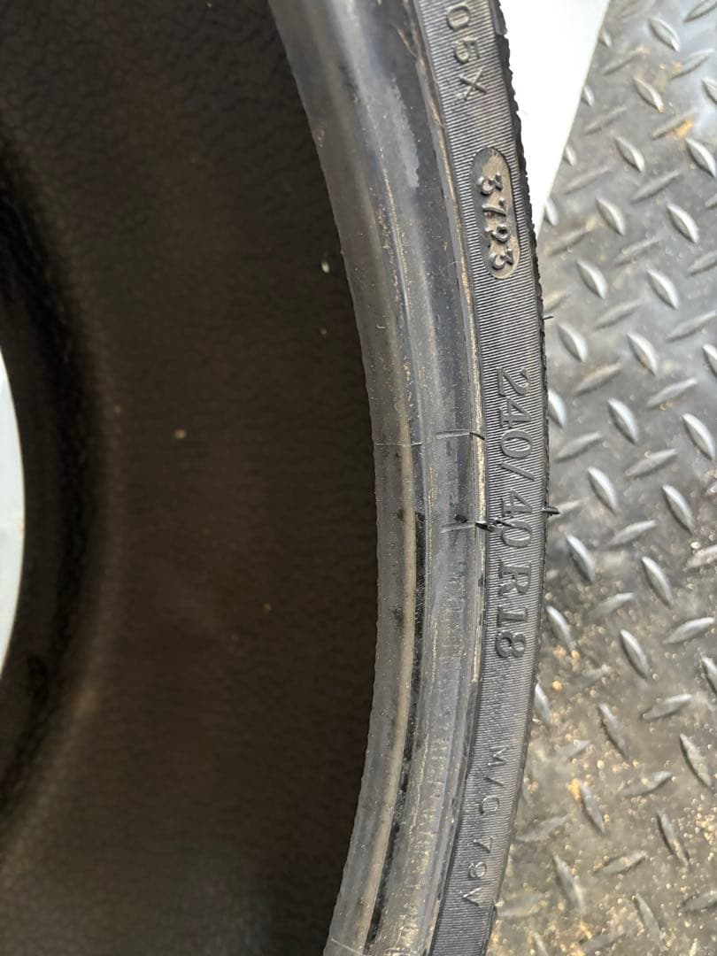 ハーレーブレイクアウト　ミシュラン 240/40R18