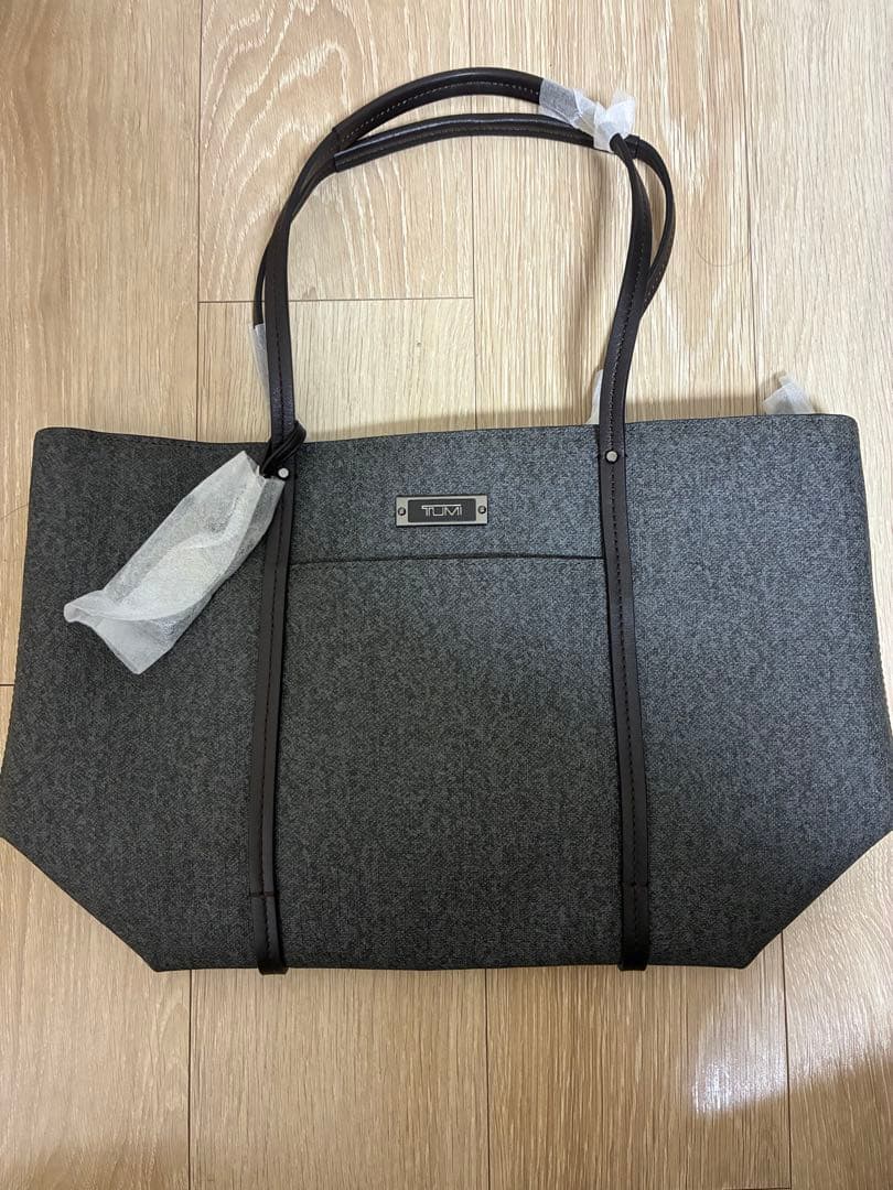 TUMIトートバッグ。