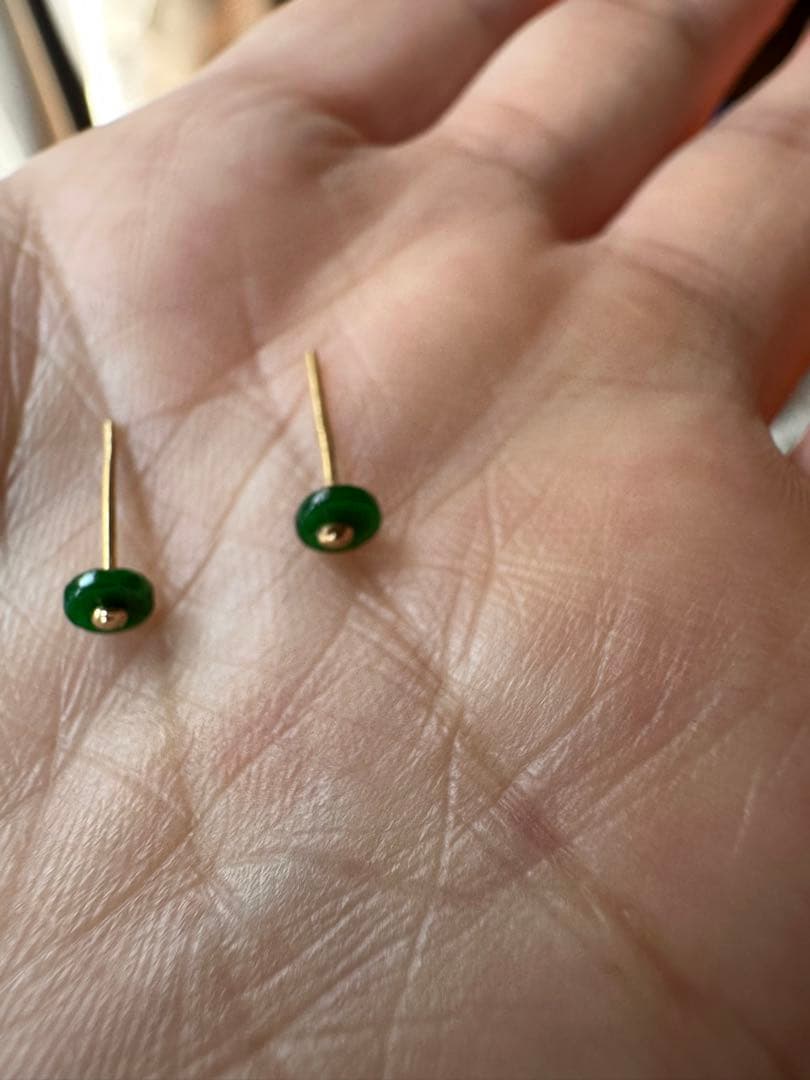 18 K金A U 750天然ジェダイト本翡翠スタッドピアス 鑑定書付き（中古品）