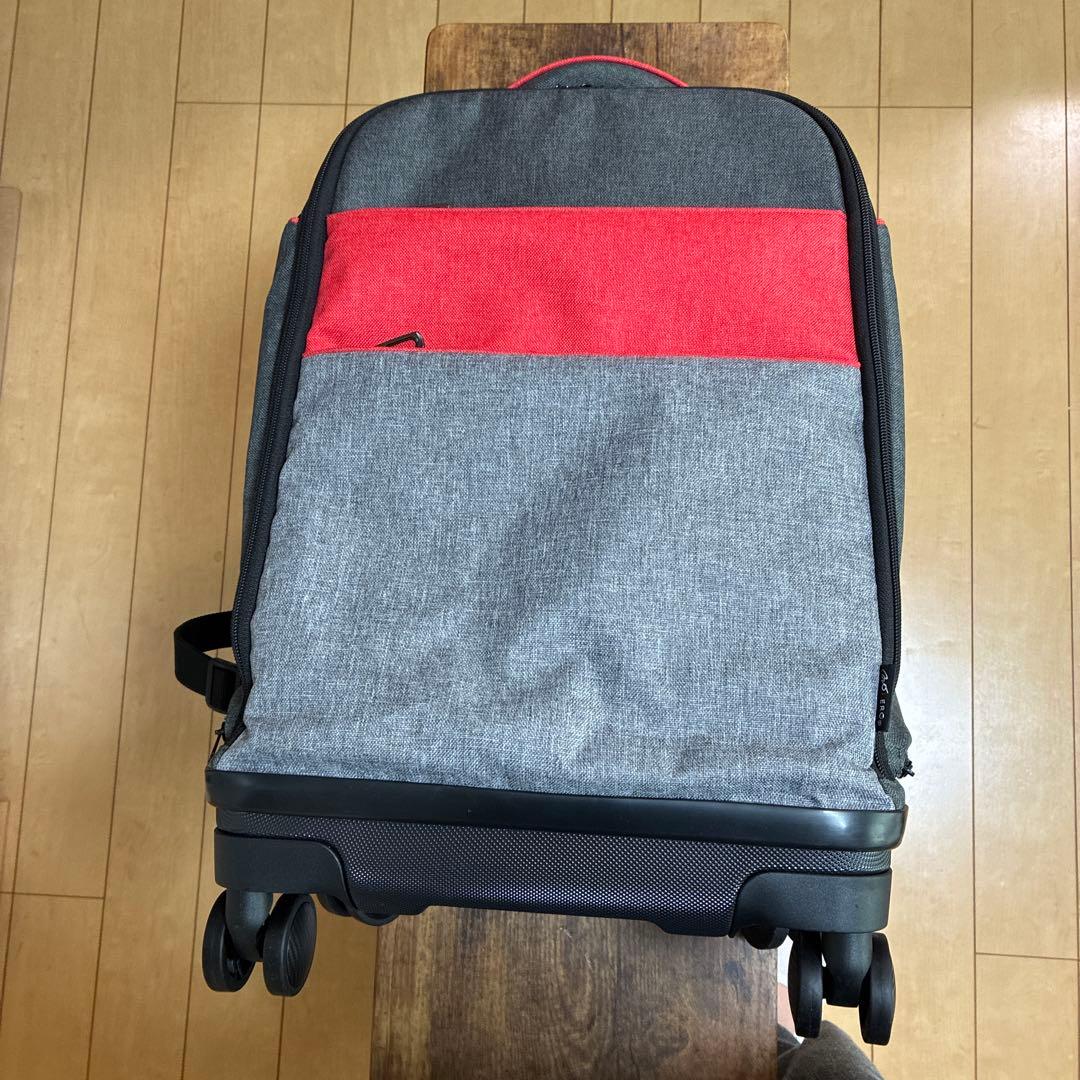 グレーと赤のリュック・バックパック