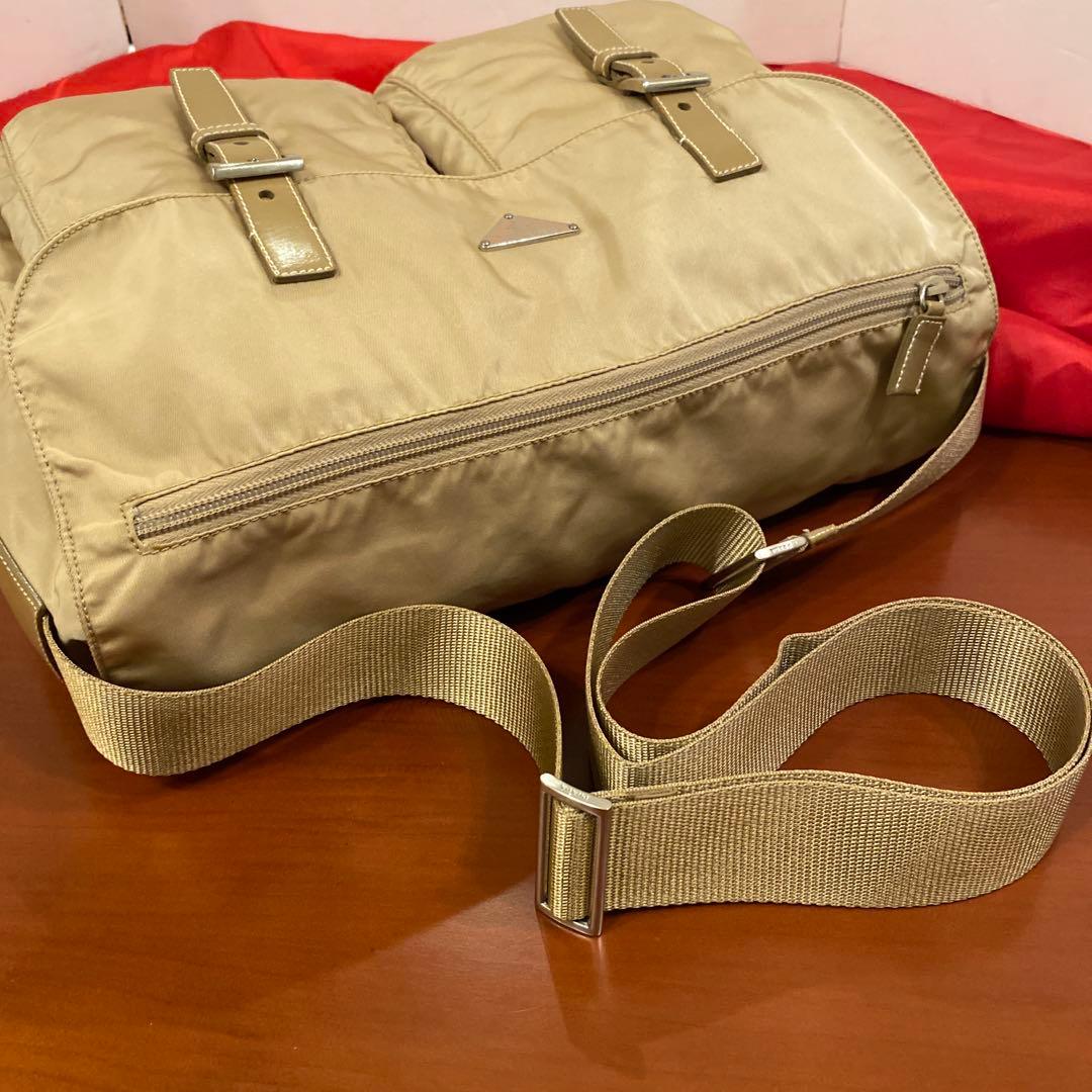 PRADA ショルダーバッグ　ベージュ　テスート　三角ロゴメッセンジャー男女兼用