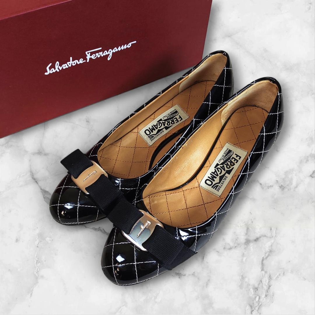 フェラガモ|VARA|キルティングリボン|6C|黒|i1781