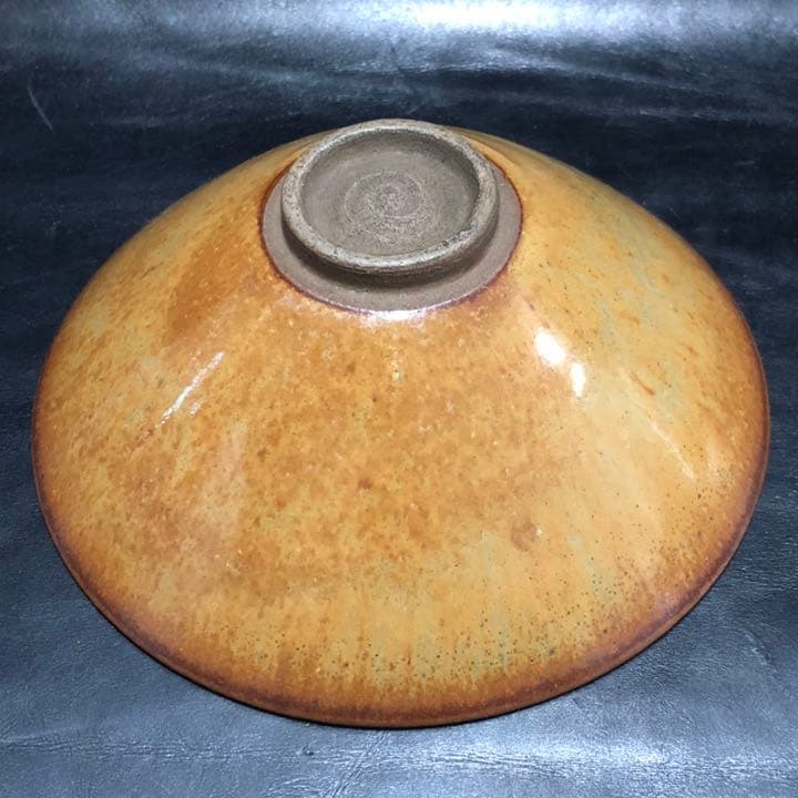 美しい古美術◼️蔵から美しい飴茶色の雰囲気のある抹茶茶碗が出て来ました。茶道具