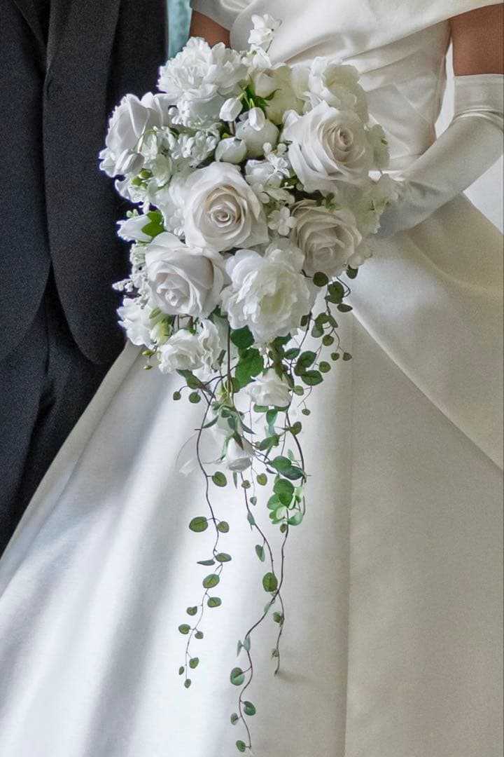 ウェディングブーケ キャスケード（ブートニア付）