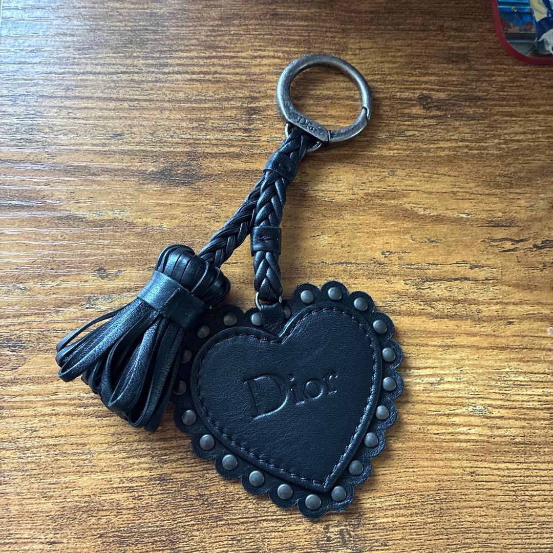 Dior 黒レザー ハート型キーホルダー