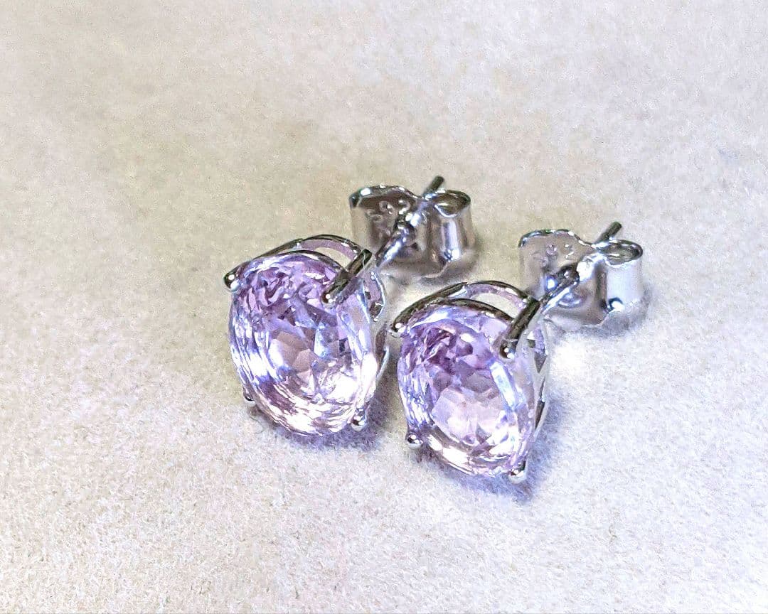 【希少石】クンツァイトの天然石オーバル スタッドピアス 6×8mm