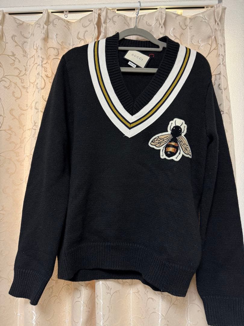 GUCCI ブラック Vネック セーター 蜂刺繍 ユニセックス