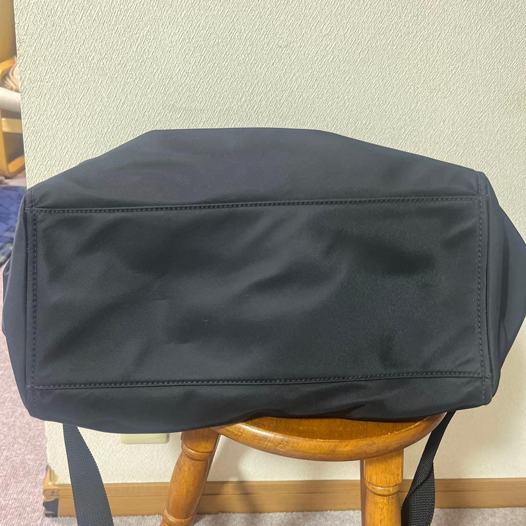 美品　kate spade 黒 マザーズバッグ 　　オムツ替え時のマット付き