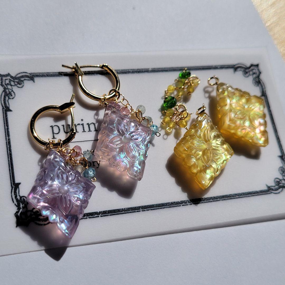 ハニーフラット様 イエローシェル×マザーオブパール フラワーカービングピアス