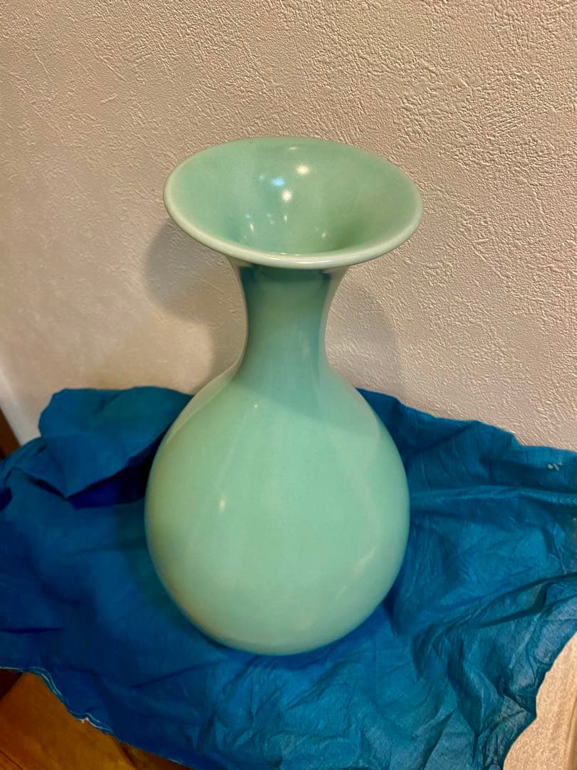 中国明代龍泉窑玉壶春瓶、箱付き、サイズ高さ約31cm径17cm口10cm