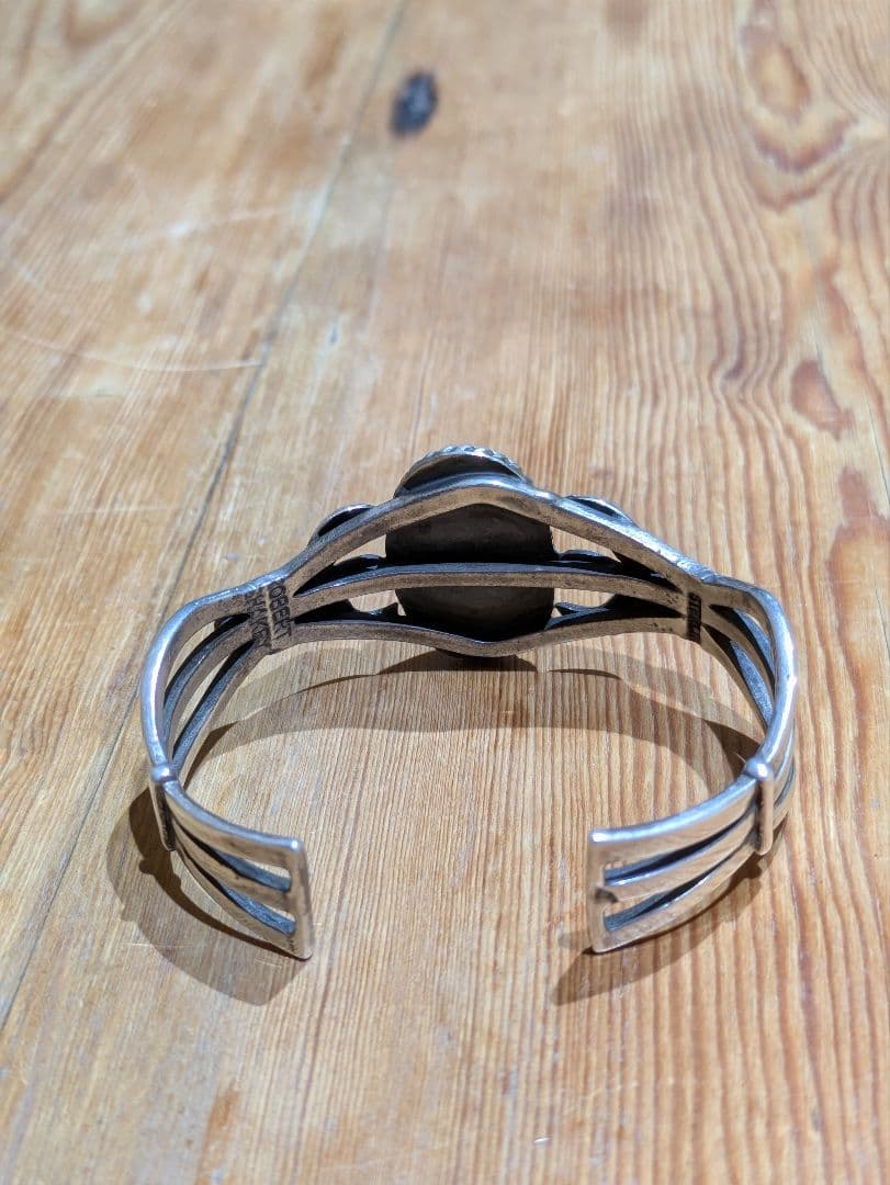 ナバホ　ホワイトバッファロー　サンドキャスト　バングル