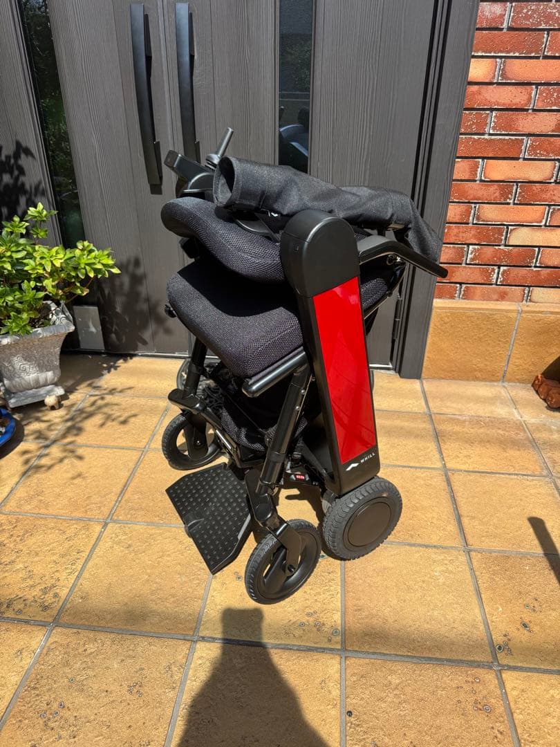 【black or white 】WHILL Model F電動車椅子