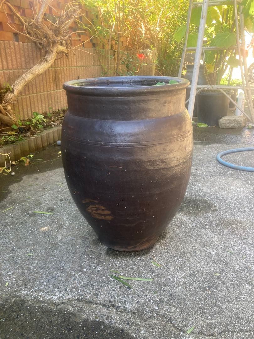 【古民具】大型 渋い黒釉 、ダークブラウン陶器の甕/壺 高さ50cm メダカ鉢