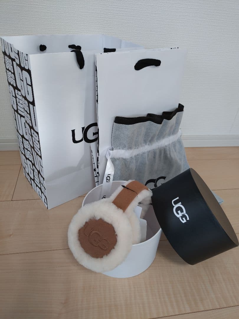【新品未使用】 UGG アグイヤーマフ2025 正規品　チェスナット