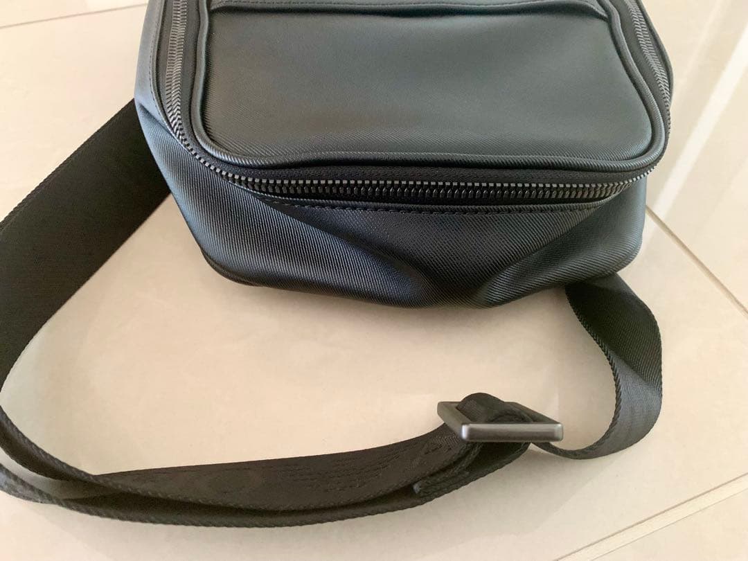 EMPORIO ARMANI ボディーバッグ　ブラック