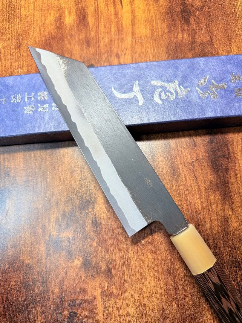 森本光一作　和牛刀 切付 黒打 包丁　7寸　白ニ鋼　ウェンジ白水牛八角柄