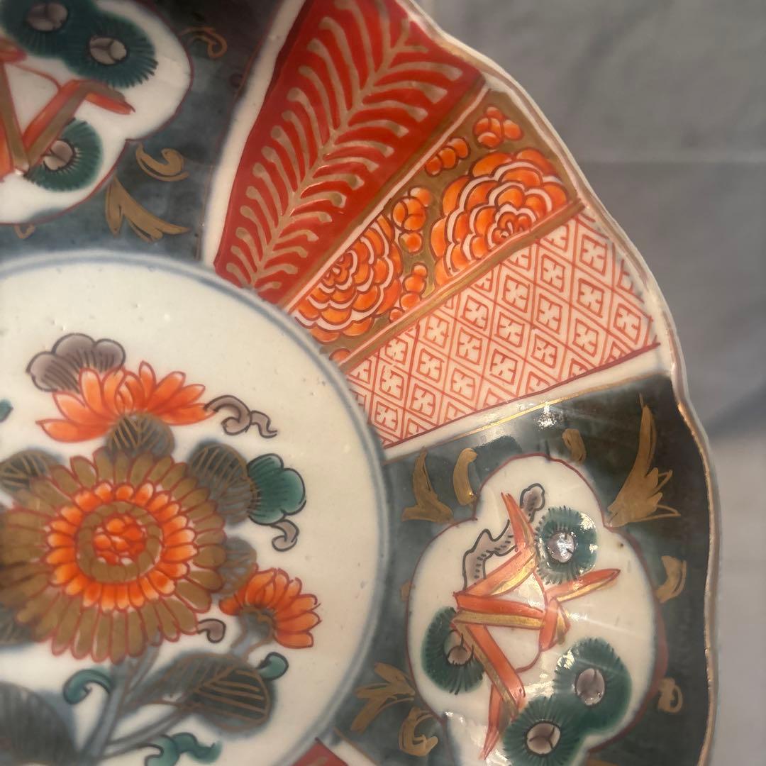 江戸後期　手描きのお花や松、幾何学模様が秀逸で金彩も美しい豪華絢爛な古伊万里