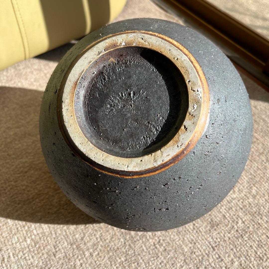 陶器製壺型花瓶 花の彫刻 ブラウン