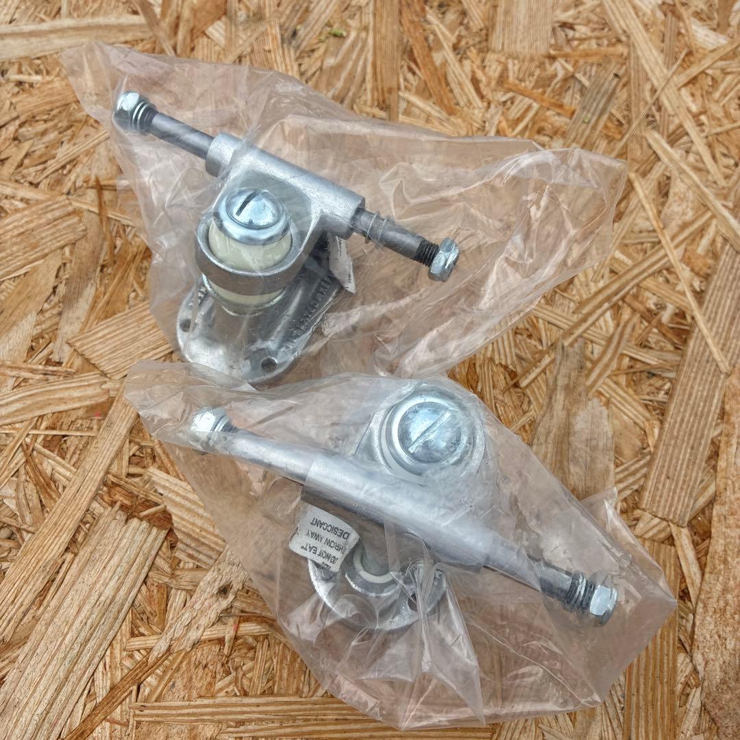 スケートボード Heated Wheel POLARIZER TRUCKS set