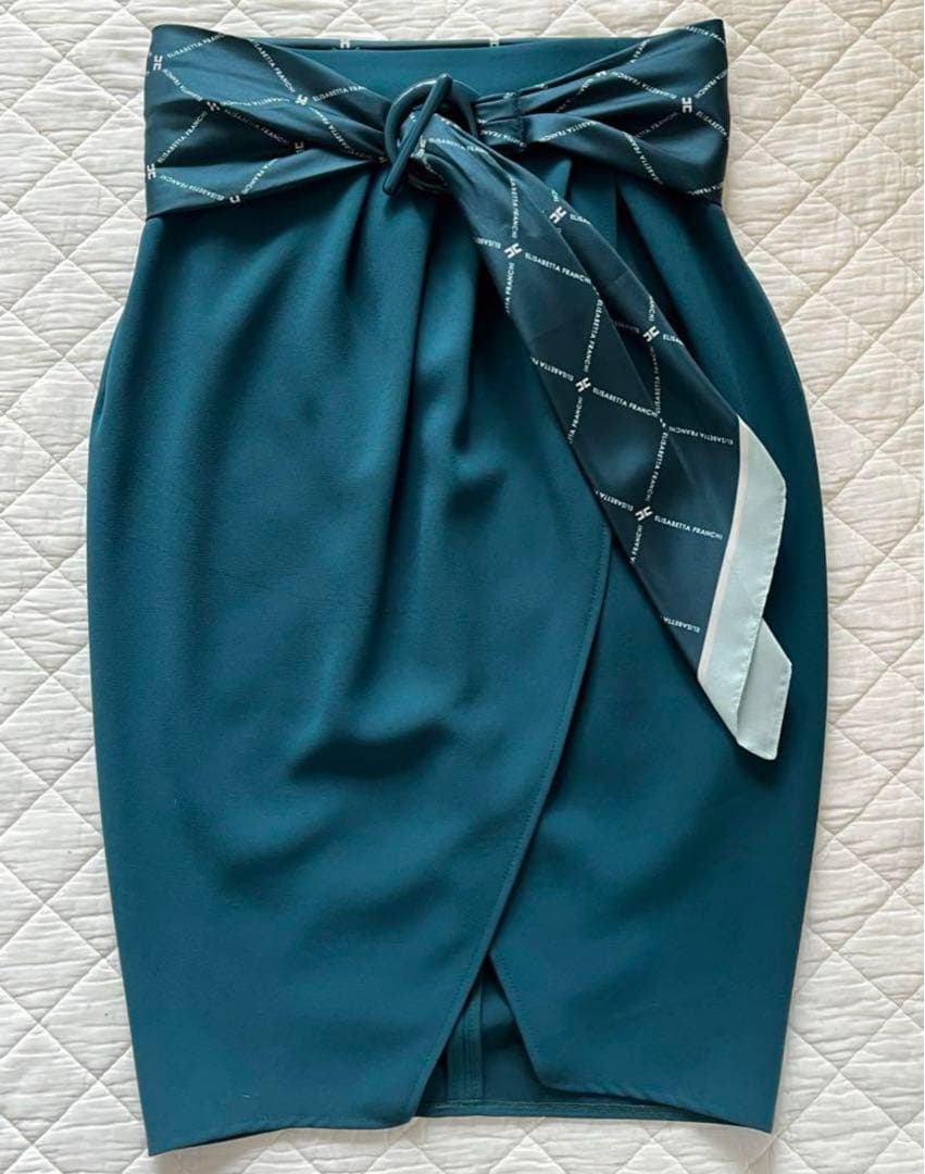 エリザベッタフランキタイトスカート