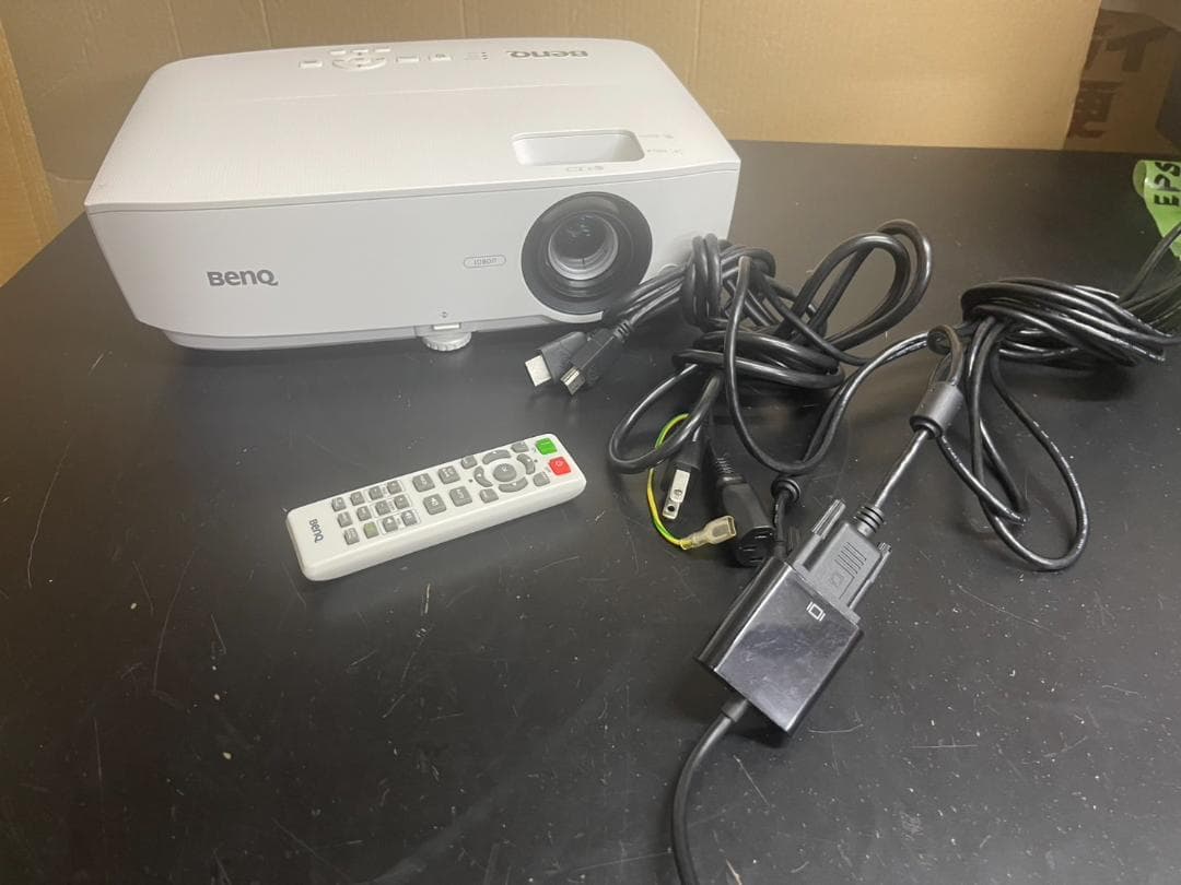 BenQ MH534 プロジェクター本体 67時間 リモコン・電源ケーブル付き