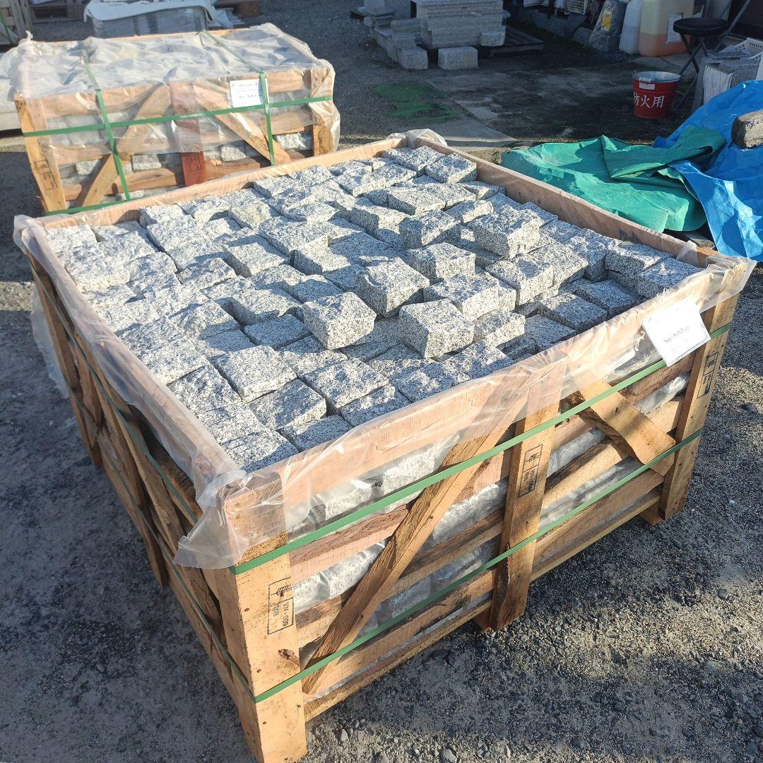 ベトナム産白半丁掛けピンコロ9✕9✕5センチ一箱1000個入り