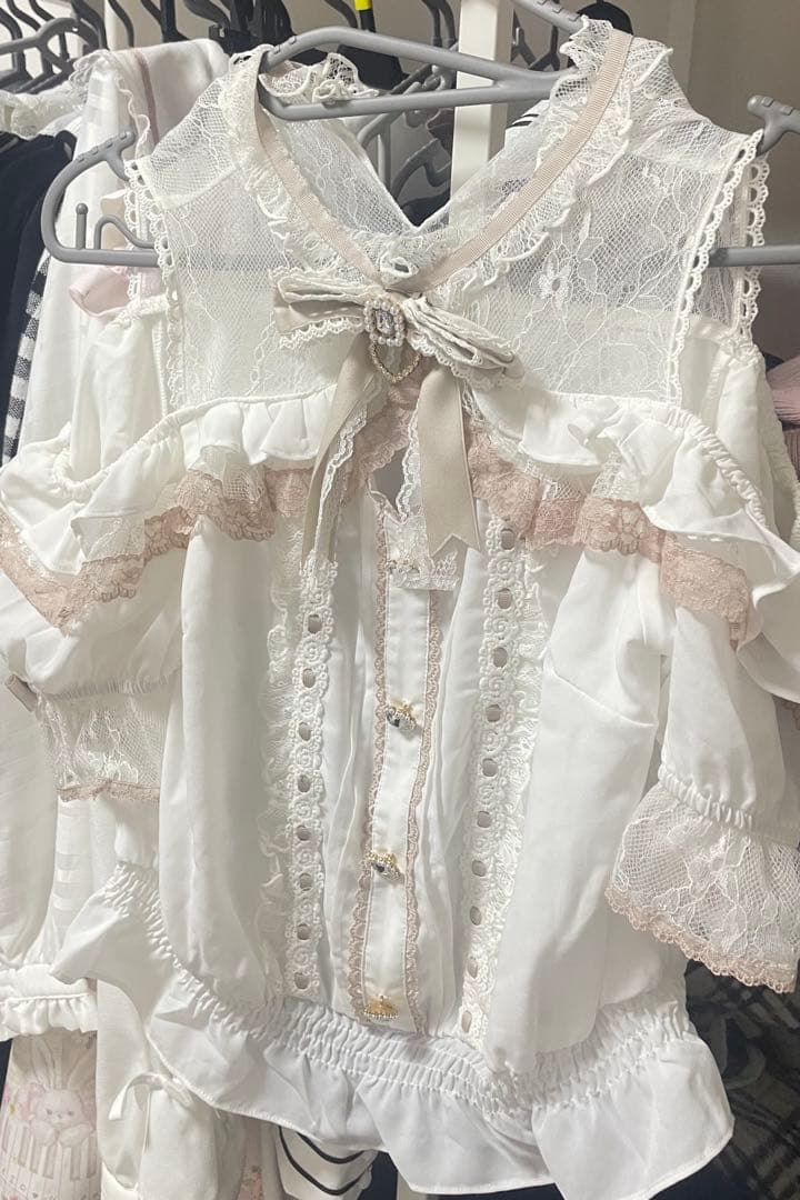 【お値下げ中】LIZLISA オープンショルダーフリルブラウス