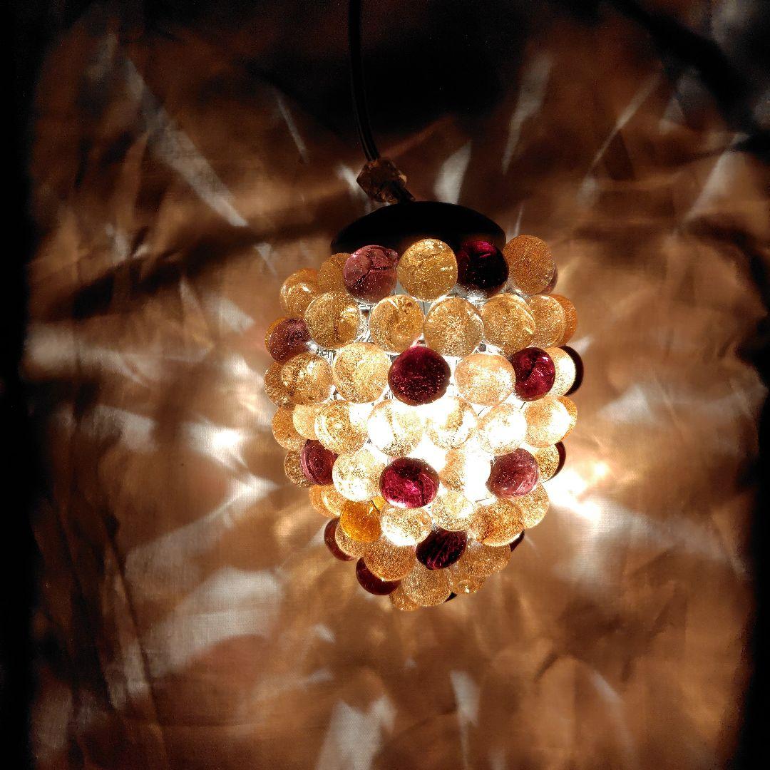 オレンジ（琥珀色）と濃い紫のガラス玉 ペンダントライト