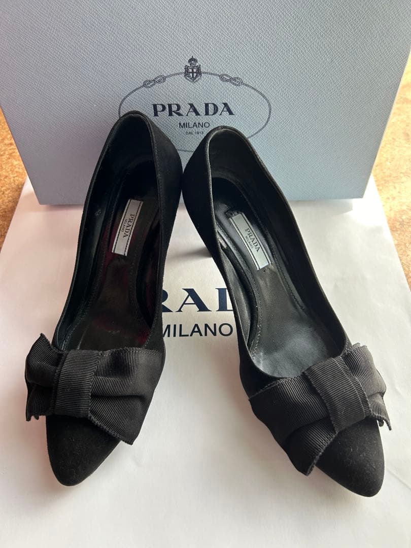 PRADA リボンスェードパンプス