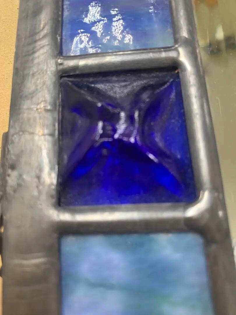 壁掛け鏡　5mm厚の面取り鏡に10個のカットジュエル　ステンドグラス