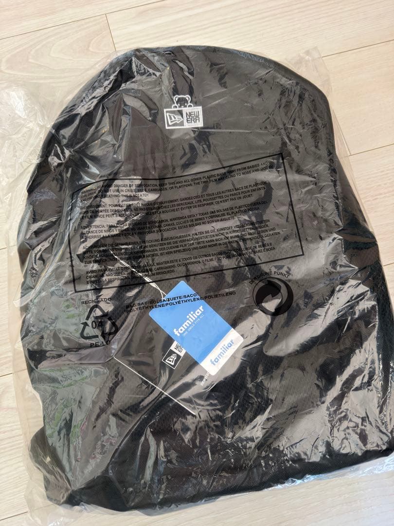 リュックサック〈NEW ERA® × familiar〉