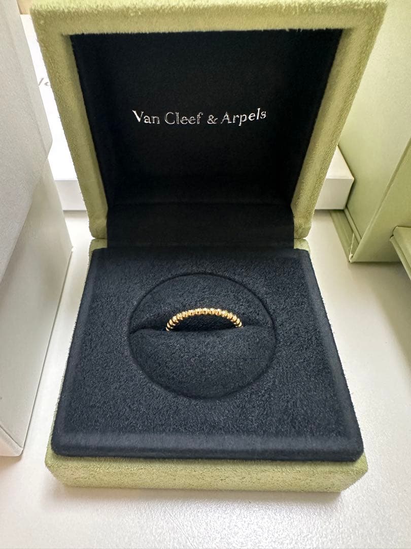 Van Cleef & Arpels ペルレ　スモール　 イエローゴールド　48