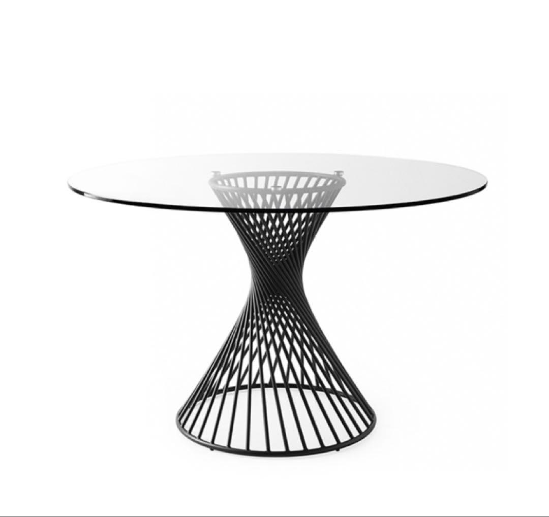 カリガリスボルテックス 円形ダイニングテーブル