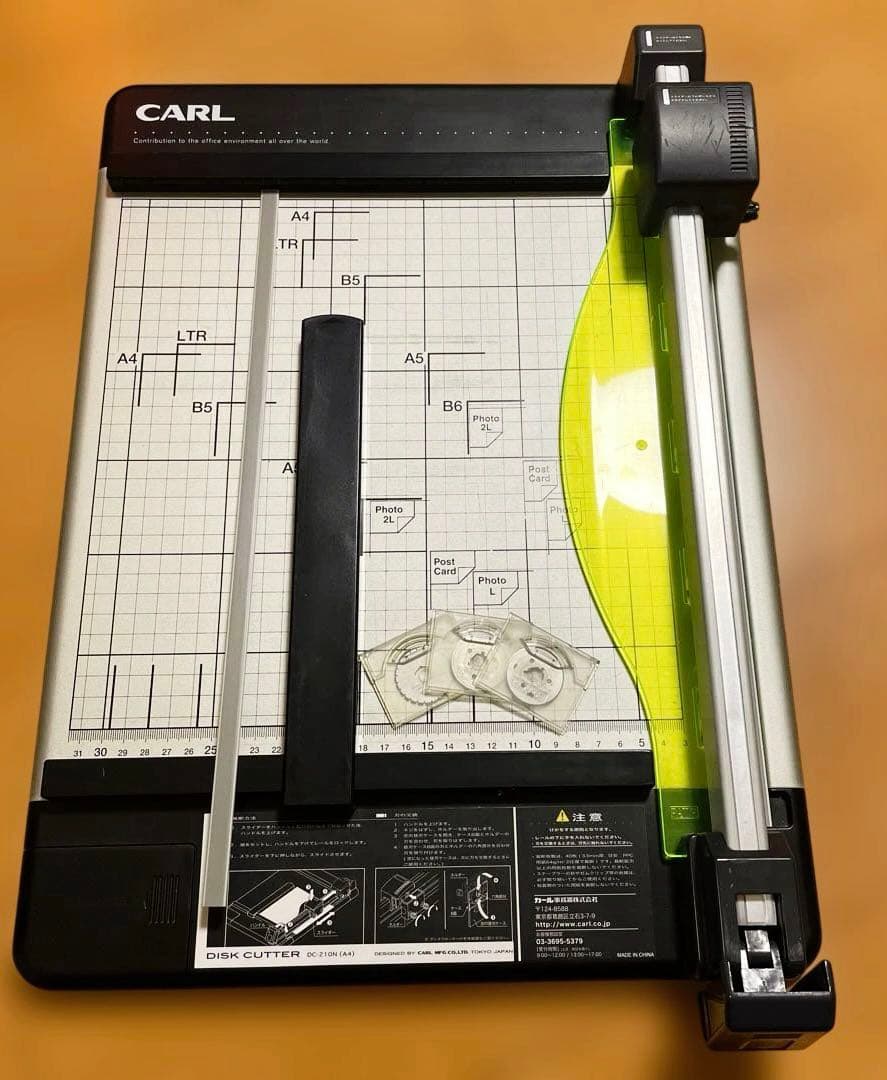 裁断機　CARL DC-210N