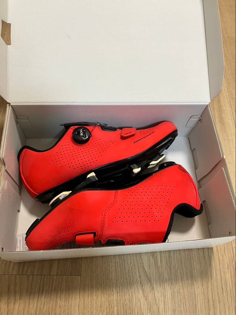赤いロードバイクシューズ inForm
