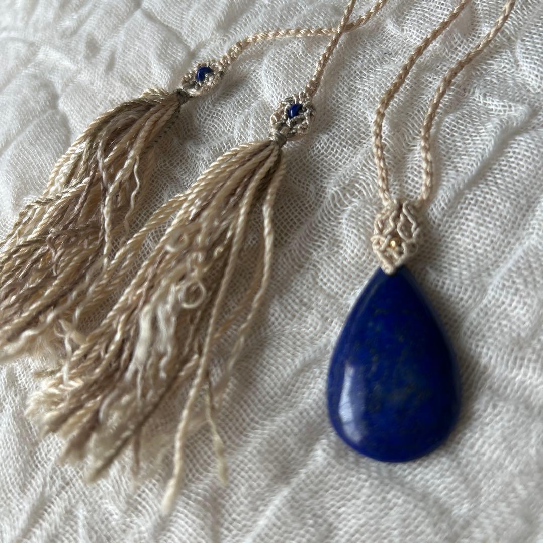 ラピスラズリ　マクラメ編みペンダント　絹糸　水晶