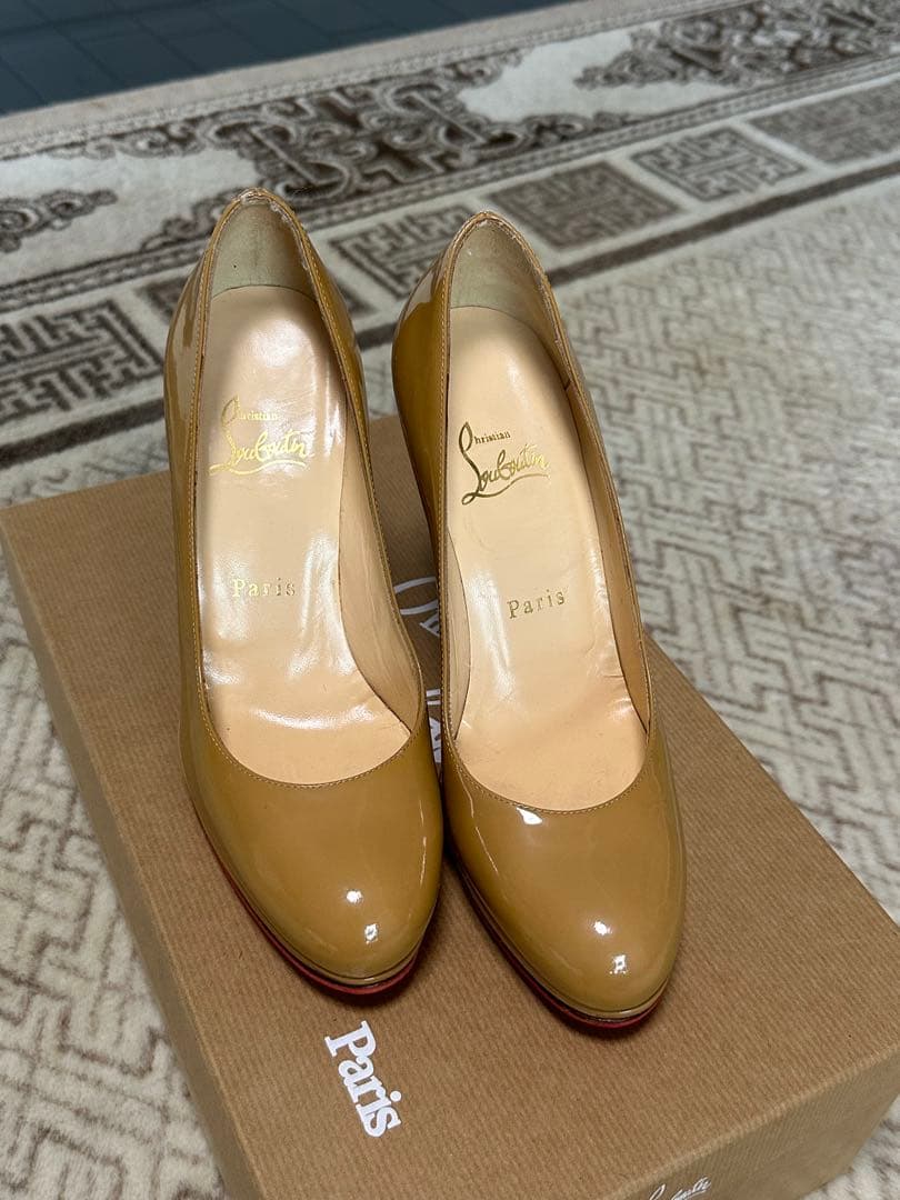 Christian Louboutin ベージュ ハイヒール