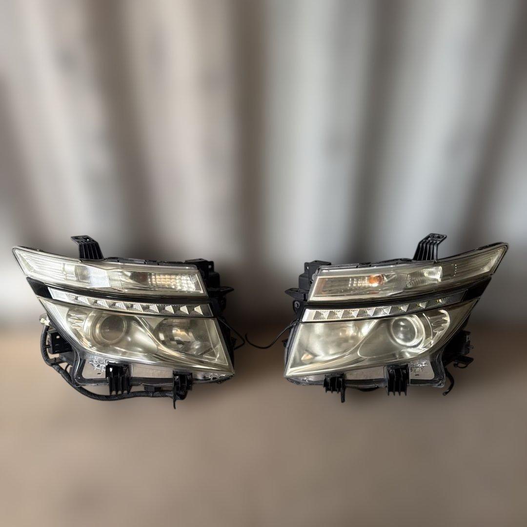 2010年 日産 エルグランド TE52 ヘッドライト左右セット