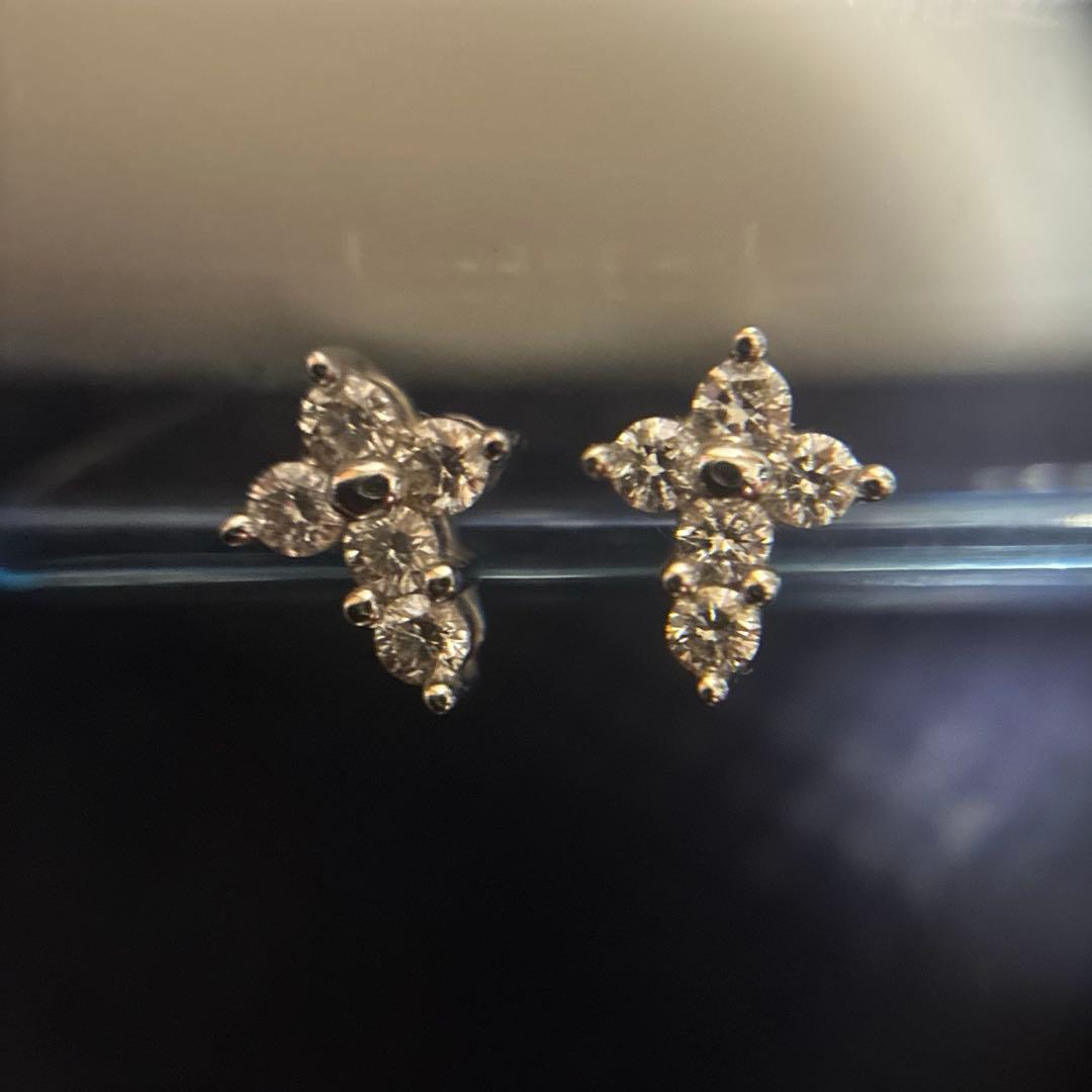 TASAKI ダイヤクロススタッドプチピアス