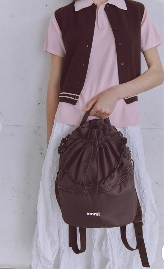 新品　タグ付25A/W 撥水 emmiロゴマルチバックパック