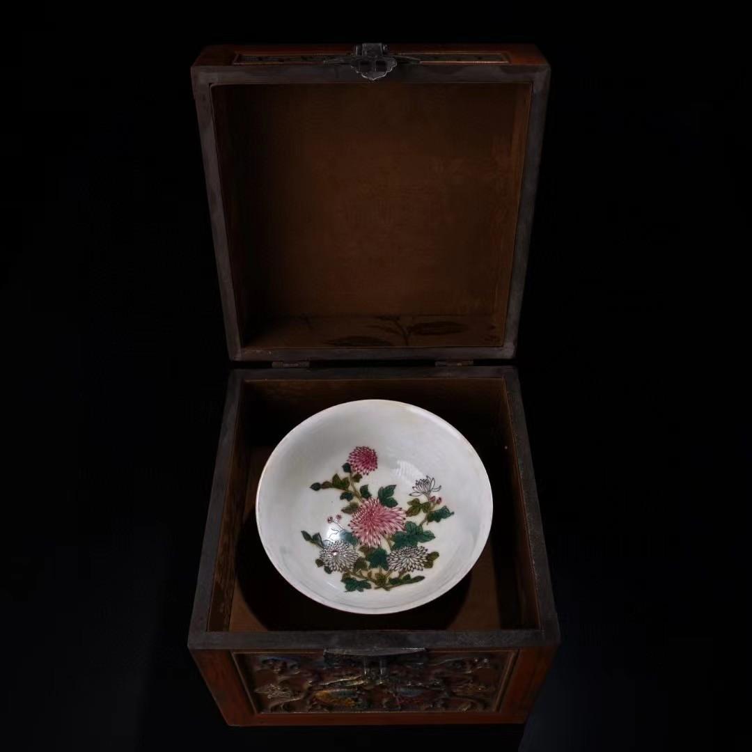 中国古美術・珍蔵粉彩・胭脂紅釉の碗・陶磁器・置物・純手描き・彩絵箱付き・茶道具