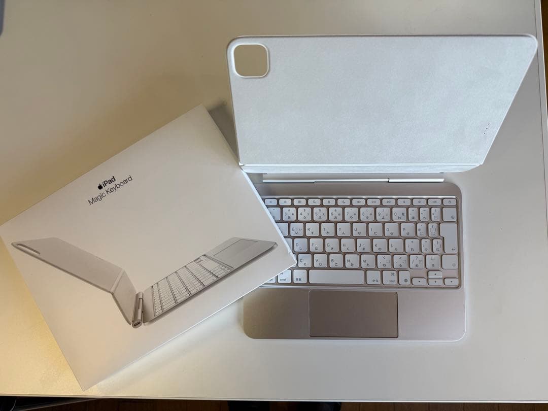 純正 Magic Keyboard 11インチ iPad Pro M4 M5 白