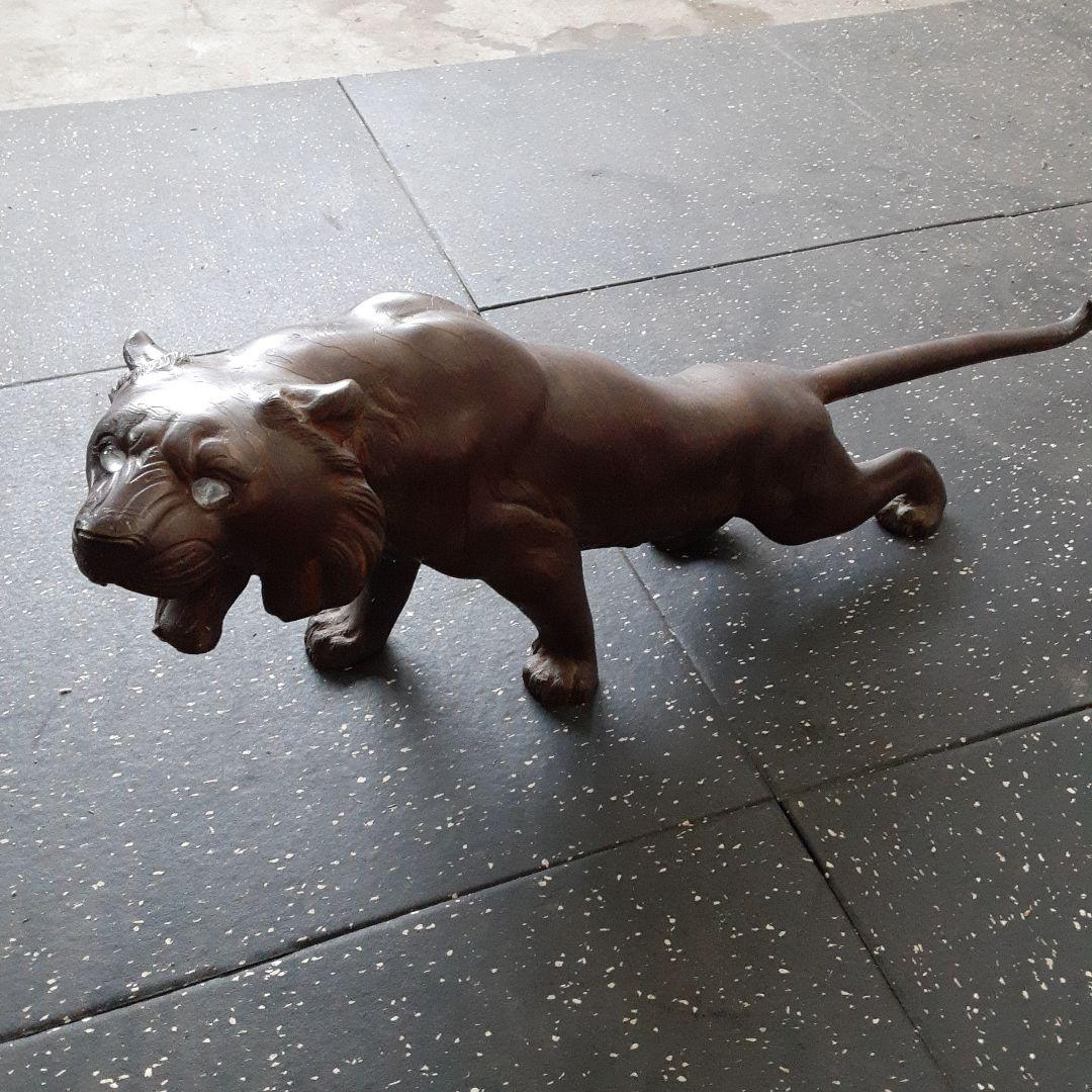 金属銅製虎の置物　約67cm 高さ26センチ　色ブラウン