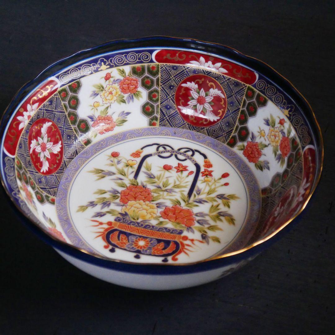 花柄装飾の金襴磁器鉢