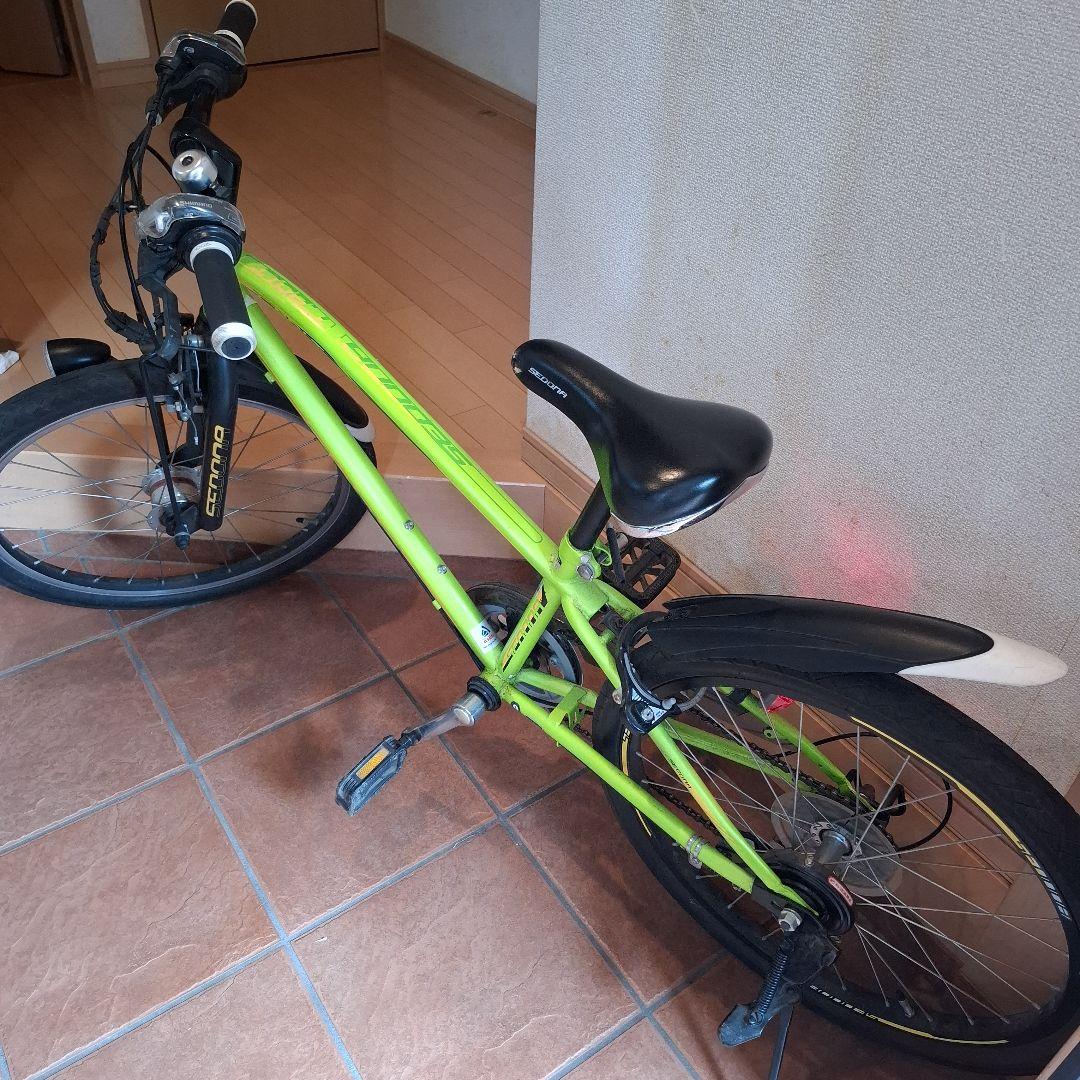 22インチ　横浜市　引き取り可能な方のみ　　子供　自転車 　黄緑　ヘルメット付き
