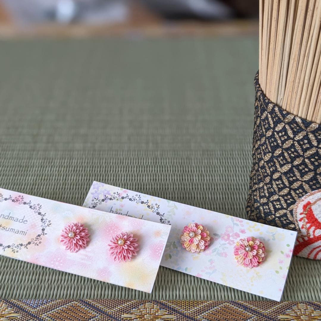 【オーダー】　つまみ細工　ピアス　②ピンク黄丸　半クス　金属アレルギ　 絹