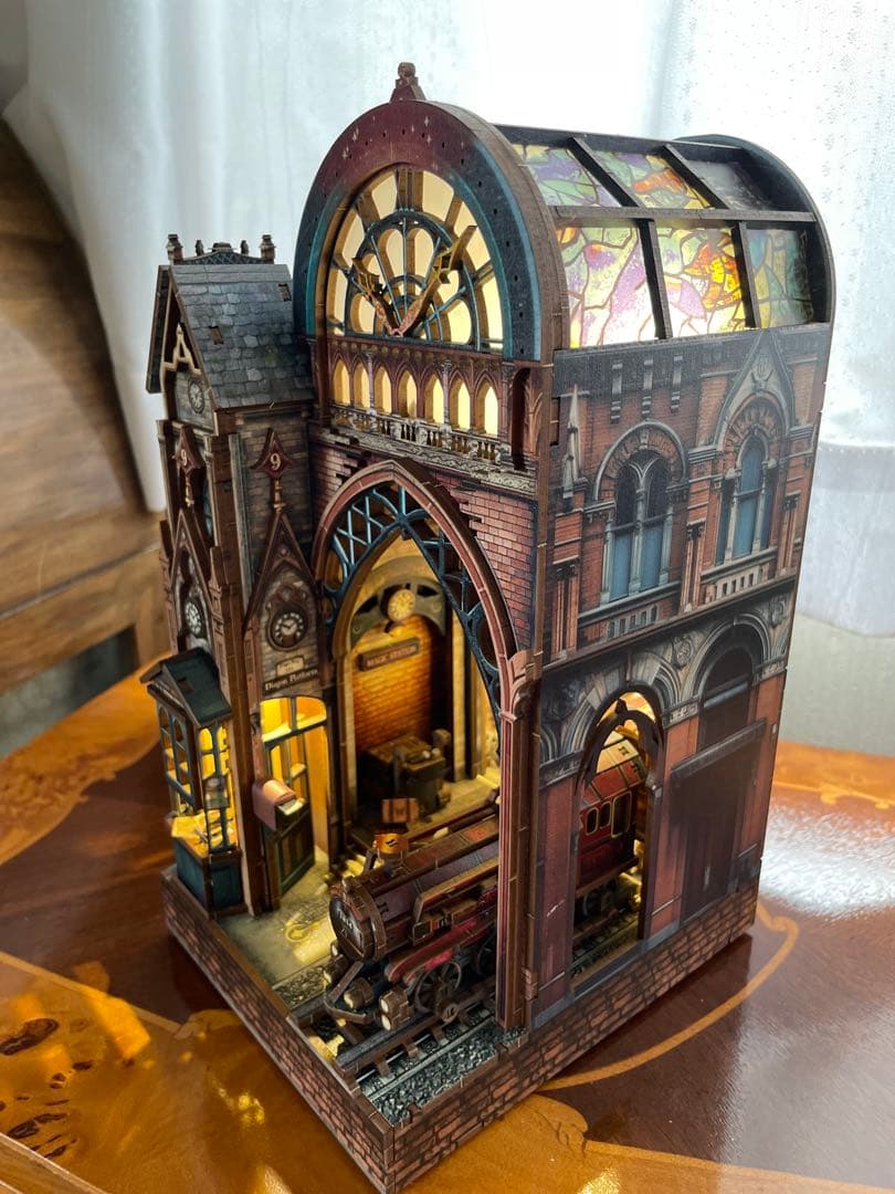 ブックヌック 完成品　booknook 魔法の駅　ミニチュア　アンティーク