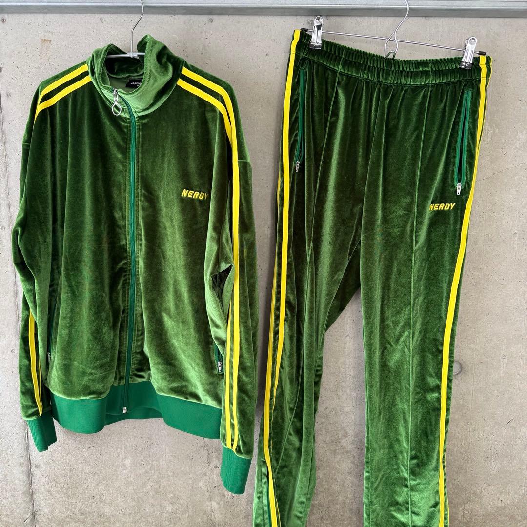 【KPOPアイドル多数着用】NERDY ベロアセットアップ