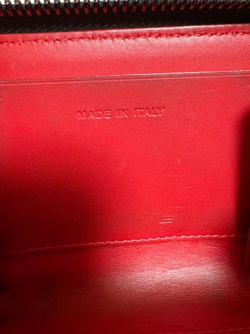 Christian Louboutin ブラック ケース