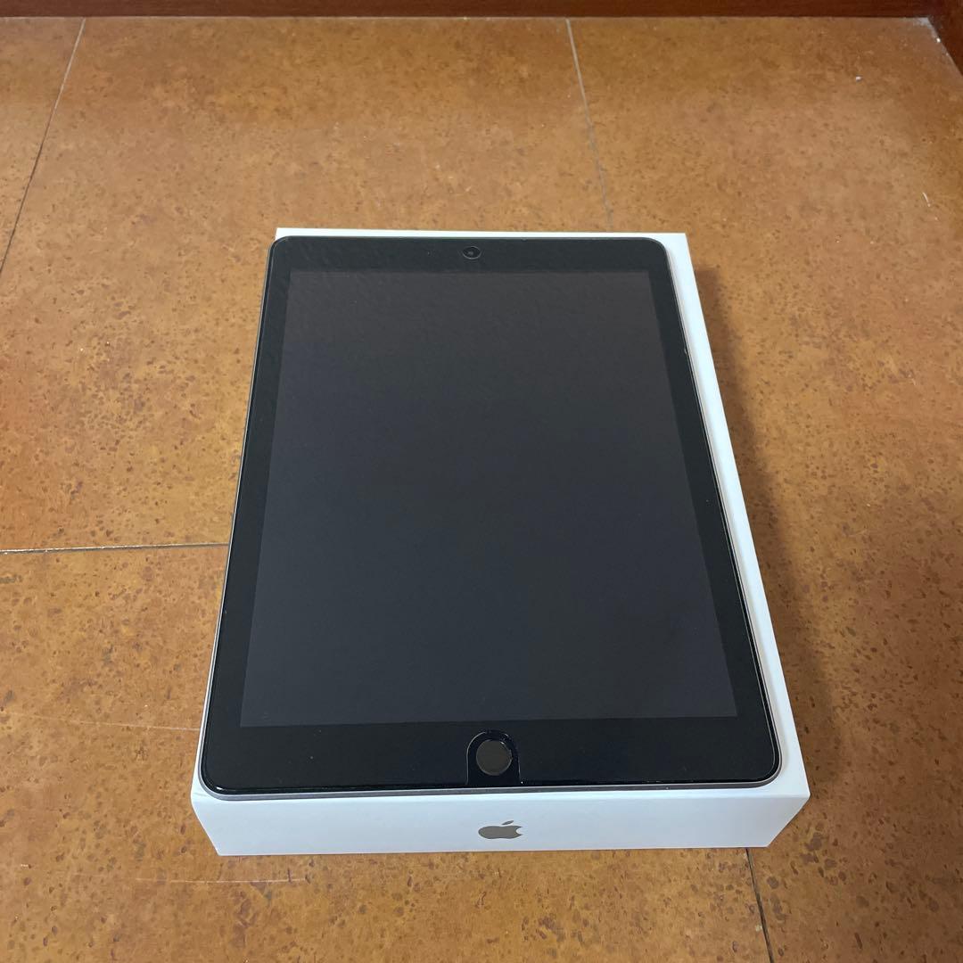 iPad 6th 本体と箱 シルバー　128gb MR7J2/A